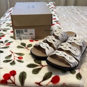 Clarks White leatherSandals with Knotted Design